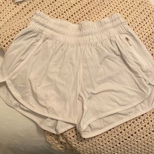LULULEMON size 4 white shorts